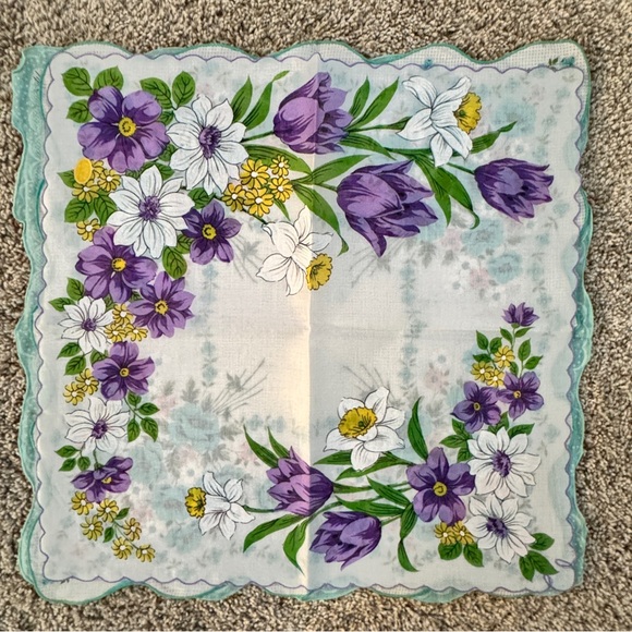 NWT (3) and NWOT (3) Vintage Ladies. Handkerchiefs Made in Japan and Philippines - Picture 6 of 14